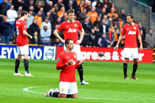 Javier Hernandez preys before United's win